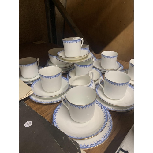 1162 - A QUANTITY OF CHINA CUPS, SAUCERS, SIDE PLATES, A SUGAR BOWL AND CREAM JUG