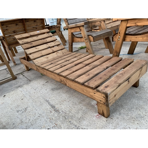 1289 - AN EX DISPLAY CHARLES TAYLOR SUN LOUNGER  *PLEASE NOTE VAT TO BE CHARGED ON THIS ITEM*