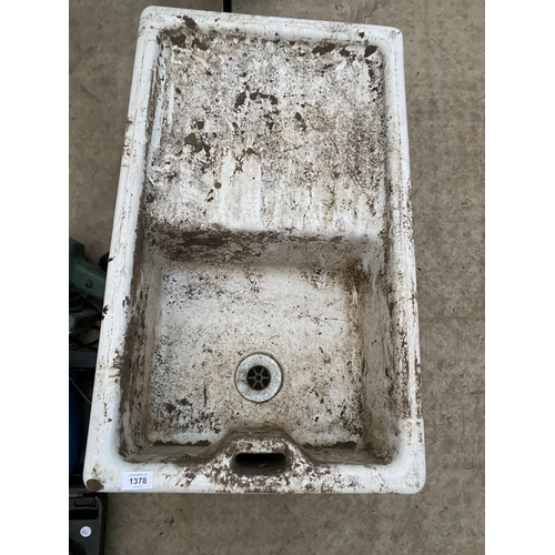 1378 - A WHITE BELFAST SINK PLANTER WITH WASH BOARD