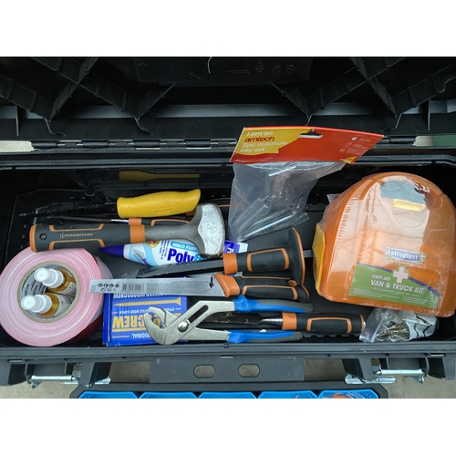 1404 - A STANLEY PLASTIC TOOL BOX AND AN ASSORTMENT OF TOOLS TO INCLUDE AN ADJUSTABLE SPANNER AND SCREW DRI... 