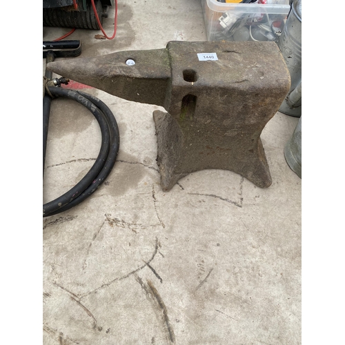 1440 - A VINTAGE HEAVY CAST IRON BLACKSMITHS ANVIL