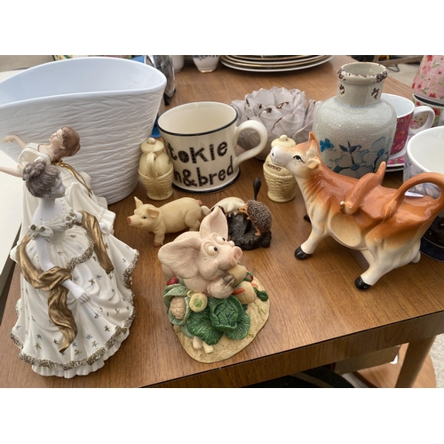 1719 - AN ASSORTMENT OF CERAMIC ITEMS TO INCLUDE CUPS AND FIGURES ETC