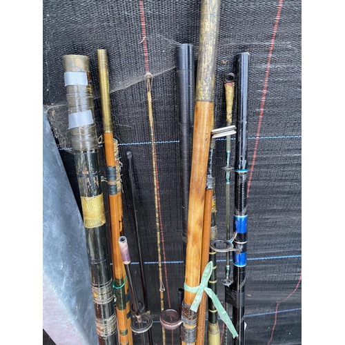 1777 - AN ASSORTMENT OF VINTAGE SPLIT CANE FISHING RODS AND MODERN CARBON FIBRE RODS