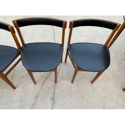 2439 - A SET OF FOUR RETRO TEAK DINING CHAIRS WITH BLACK OVULAR FAUX LEATHER SEATS, ROUNDED TOP RAIL