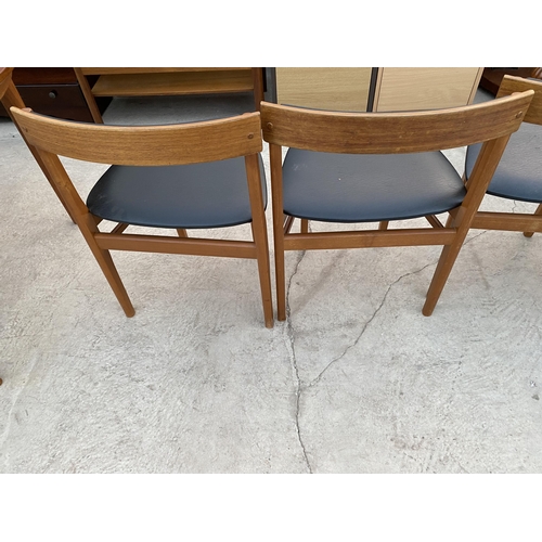 2439 - A SET OF FOUR RETRO TEAK DINING CHAIRS WITH BLACK OVULAR FAUX LEATHER SEATS, ROUNDED TOP RAIL