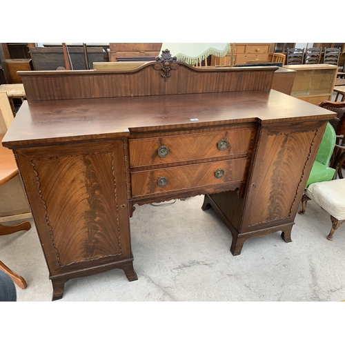 2475 - AN EDWARDIAN MAHOGANY PEDESTAL BREAKFRONT SIDEBOARD ENCLOSING TWO CUPBOARDS, ONE BEING A CELLARETTE ... 