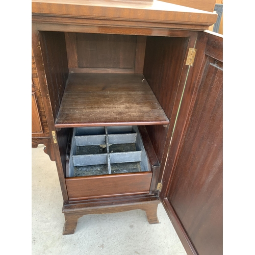 2475 - AN EDWARDIAN MAHOGANY PEDESTAL BREAKFRONT SIDEBOARD ENCLOSING TWO CUPBOARDS, ONE BEING A CELLARETTE ... 