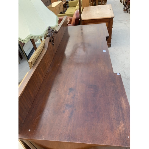 2475 - AN EDWARDIAN MAHOGANY PEDESTAL BREAKFRONT SIDEBOARD ENCLOSING TWO CUPBOARDS, ONE BEING A CELLARETTE ... 