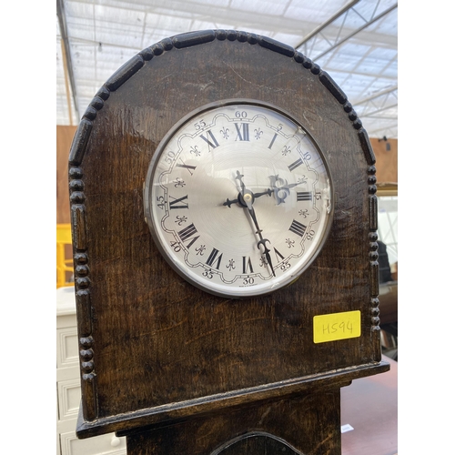 2512 - AN OAK GRANDMOTHER CLOCK WITH QUARTZ MOVEMENT