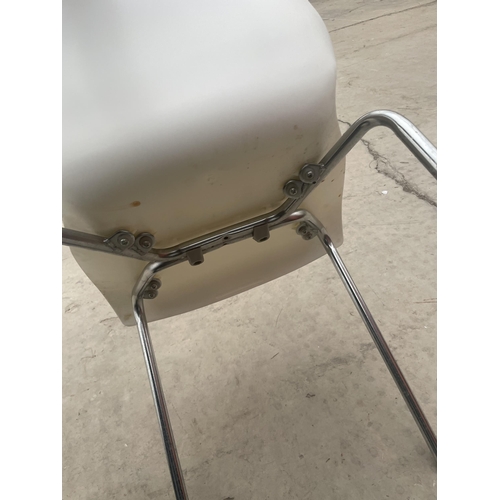 2598 - A PAIR OF KARTEL STYLE PLASTIC DINING CHAIRS ON CHROME BASES