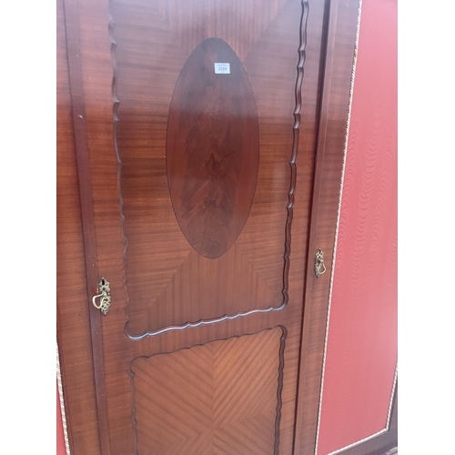 2599 - AN EDWARDIAN MAHOGANY TRIPLE WARDROBE WITH TWO DOORS HAVING MATERIAL LINING AND PIPING -