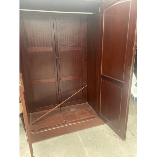 2599 - AN EDWARDIAN MAHOGANY TRIPLE WARDROBE WITH TWO DOORS HAVING MATERIAL LINING AND PIPING -