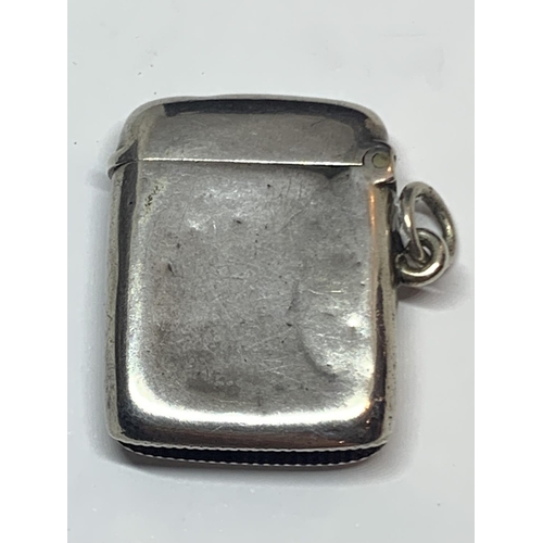 572 - A HALLMARKED BIRMINGHAM SILVER VESTA CASE