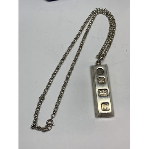 574 - A HALLMARKED SHEFFIELD SILVER INGOT OMN A CHAIN IN A PRESENTATION BOX