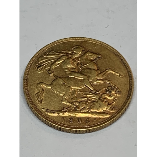 535 - AN EDWARD VII 1904 GOLD SOVEREIGN WITH EPHEMERA