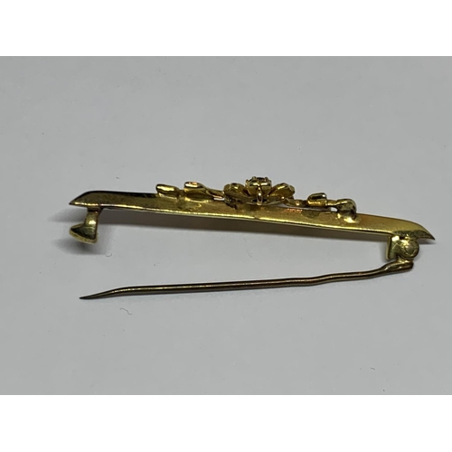 552 - A 10CT YELLOW GOLD FLORAL SEED PEARL BROOCH (MISSING SOME PEARLS), WEIGHT 2.25G, BOXED