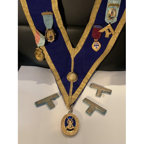 565 - A MASONIC SASH WITH HALLMARKED SILVER GILT FOB CHESHIRE FOB, FURTHER GILT MEDALS ETC