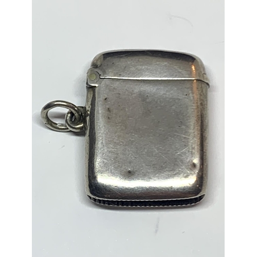 572 - A HALLMARKED BIRMINGHAM SILVER VESTA CASE