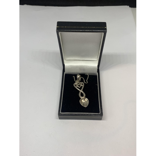 601 - A SILVER MACINTOSCH NECKLACE IN A PRESENTATION BOX