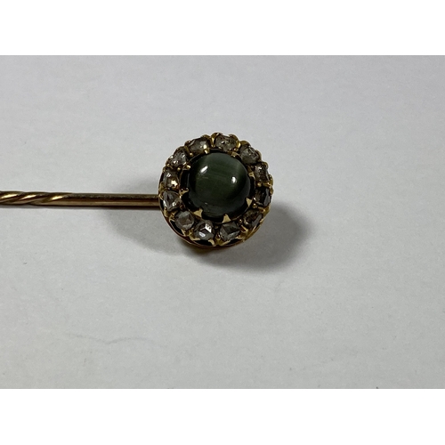 461 - A 9CT YELLOW GOLD CLUSTER STONE PIN BROOCH WEIGHT 3.2G