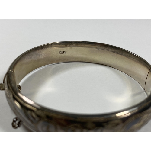 631 - A VINTAGE BIRMINGHAM HALLMARKED SILVER BANGLE, BOXED