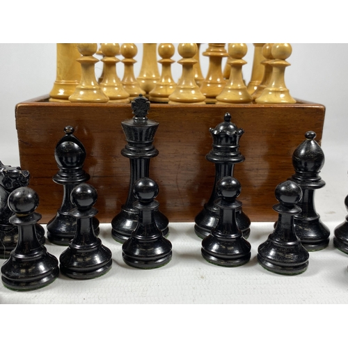 3 - A VINTAGE STAUNTON STYLE CHESS SET IN WOODEN BOX, KING HEIGHT 6.5CM