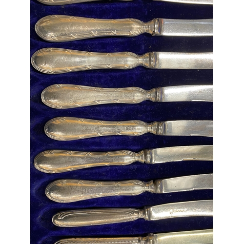 88 - A VINTAGE CASED SET OF HALLMARKED SILVER HANDLED BUTTER KNIVES