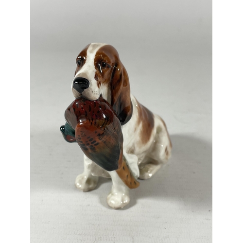 795 - A ROYAL DOULTON SPANIEL HOLDING PHEASANT DOG MODEL HN1029