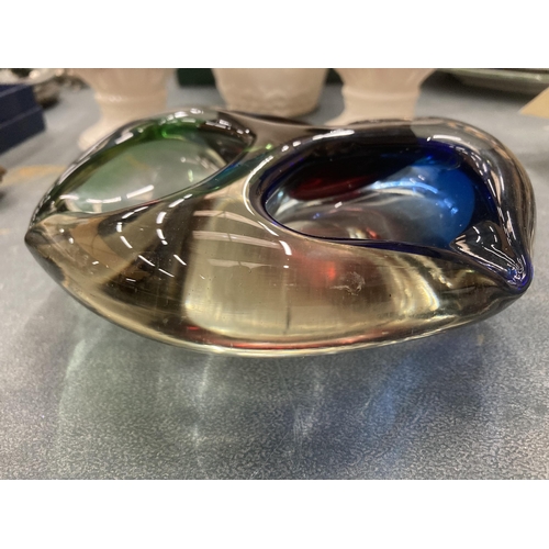 105 - A MURANO TRI-COLOURED ASHTRAY