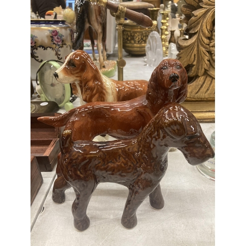 153 - A GROUP OF FOUR COOPERCRAFT CERAMIC DOG FIGURES TO INCLUDE A SPANIEL, RED SETTER, ETC