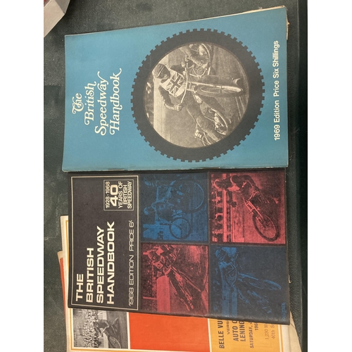 186 - A QUANTITY OF VINTAGE SPEEDWAY HANDBOOKS