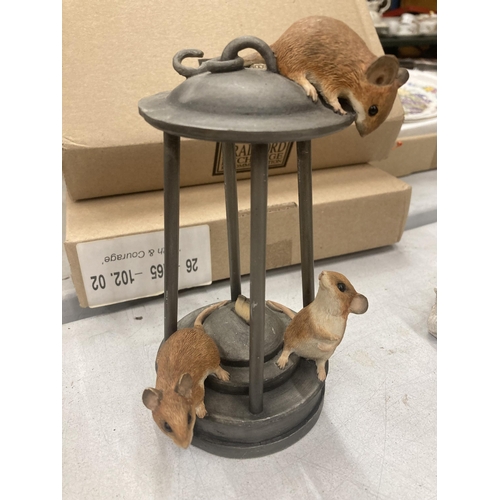 296 - A QUANTITY OF RESIN MICE FIGURES TO INCLUDE SHERRATT AND SIMPSON, TEVIOTDALE, BORDER FINE ARTS, COUN... 