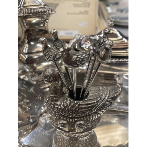 299 - A QUANTITY OF SILVER PLATED ITEMS TO INCLUDE A TRAY, CONSERVE POT WITH BLUE GLASS LINER AND SPOON, P... 