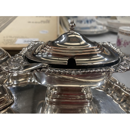 299 - A QUANTITY OF SILVER PLATED ITEMS TO INCLUDE A TRAY, CONSERVE POT WITH BLUE GLASS LINER AND SPOON, P... 