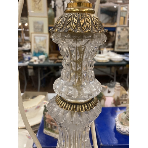 403 - A VINTAGE BRASS OIL LAMP WITH OPAQUE SHAD THAT HAS BEEN CONVERTED TO ELECTRICITY AND A LARGE BRASS A... 