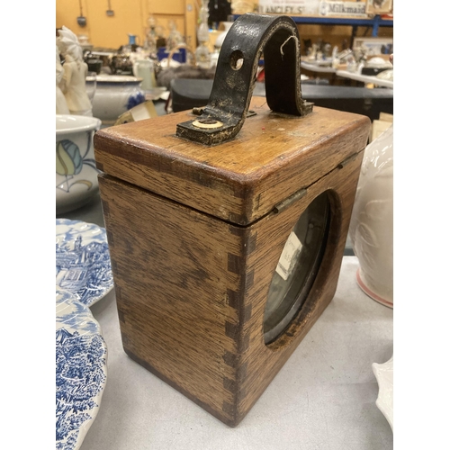 427 - A VINTAGE PIGEON RACING CLOCK IN AN OAK CASE