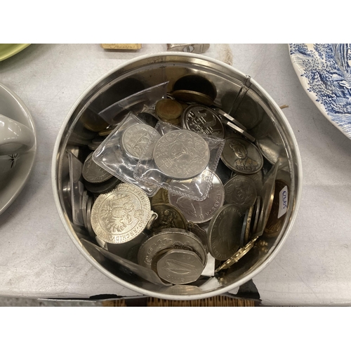 431 - A QUANTITY OF FOREIGN COINS PLUS COMMEMORATIVE CROWNS