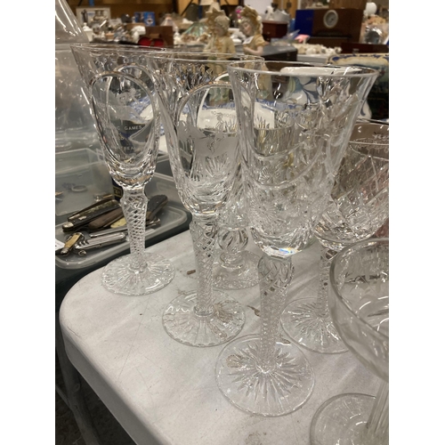 434 - A QUANTITY OF VINTAGE GLASSES TO INCLUDE CHAMPAGNE FLUTES, WINE, SHERRY, ETC