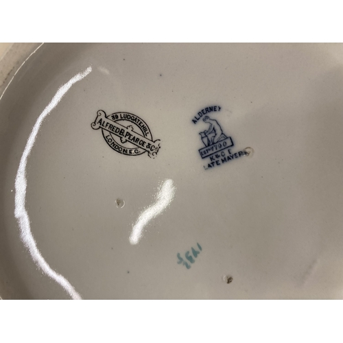 437 - A LARGE DAVENPORT PLATTER AND AN ALFRED PEARCE CHAMBER POT WITH RETRO DESIGN