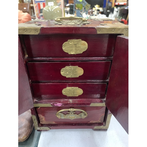 253 - AN ORIENTAL STYLE RED CABINET WITH METAL FITTINGS HEIGHT 24CM, WIDTH 18CM, DEPTH 13CM