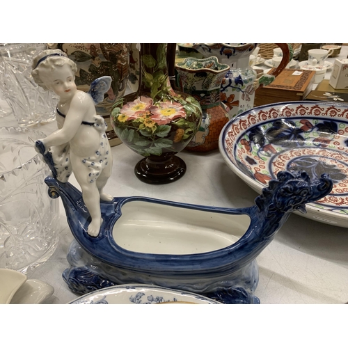 289 - A LARGE QUANTITY OF ITEMS TO INCLUDE A BLUE AND WHITE PLATTER, ROYAL WORCESTER WILLOW PATTERN PLATES... 