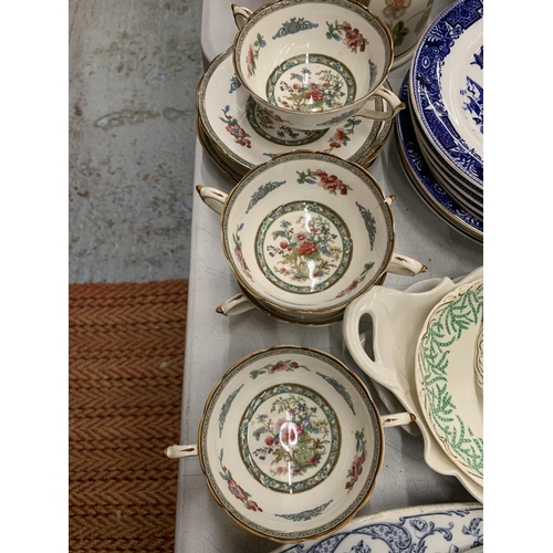 289 - A LARGE QUANTITY OF ITEMS TO INCLUDE A BLUE AND WHITE PLATTER, ROYAL WORCESTER WILLOW PATTERN PLATES... 