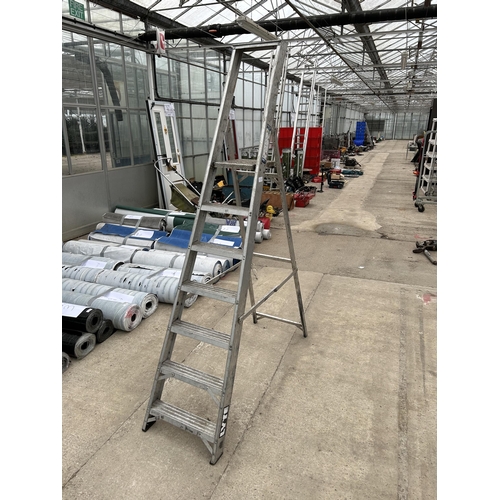 90A - A LYTE ALUMINIUM SEVEN RUNG STEP LADDER NO VAT