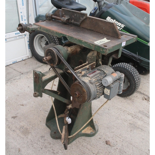 106 - AN OLIVER MACHINERY LTD TABLE SAW IN WORKING ORDER BUT NO WARRANTY  + VAT