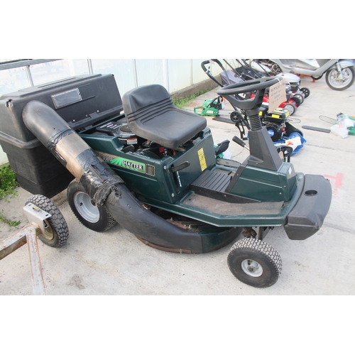 130 - A HAYTER HERITAGE 10/30 RIDE ON LAWN MOWER (FULL WORKING ORDER,NEW BATTERY,GRASS BOX)  NO VAT