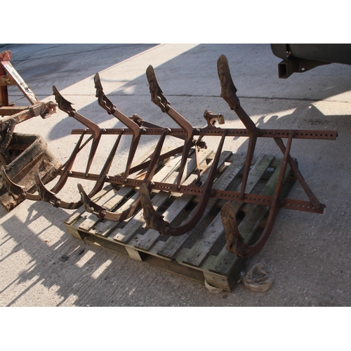 212 - A FERGUSON NINE LEG 7FT CULTIVATOR WITH ADJUSTABLE POINTS  NO VAT