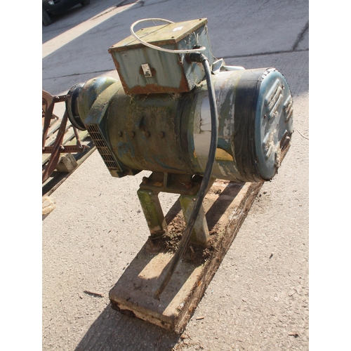 213 - A MAGNATE PTO DRIVEN 25KVA GENERATOR IN GOOD WORKING ORDER  PLUS VAT