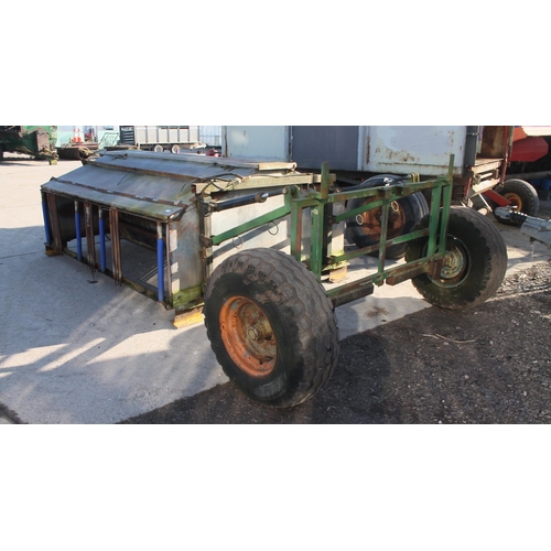 288 - A DOUBLE SIDED LAMB CREEP FEEDER CONVERTED TO BY PORTABLE WITH DRAW BAR AND HYDRAULIC LIFTING WHEELS... 