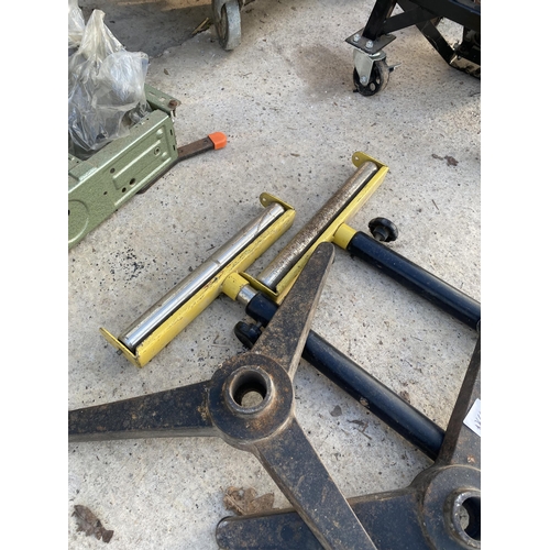 31 - A PAIR OF ADJUSTABLE WOOD ROLLER STANDS NO VAT