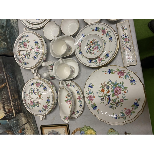 490 - A LARGE AYNSLEY FLORAL DINNER SERVICE